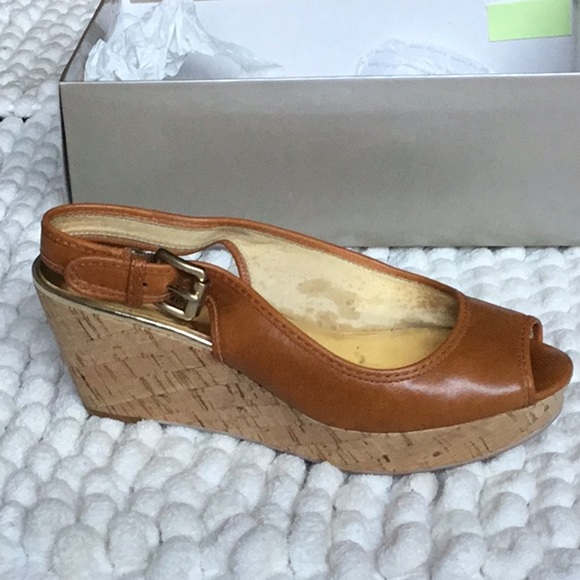 Michael Kors size 8 brown open toed shoes - Picture 2 of 2